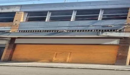 Loja com 3 pavimentos para locação em Santos na Pça Rui Barbosa