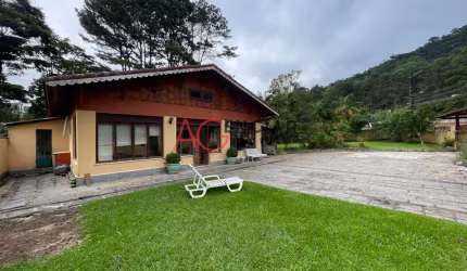 Casa à venda no bairro Carlos Guinle - Teresópolis/RJ