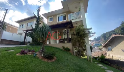 Casa à venda no bairro Tijuca - Teresópolis/RJ