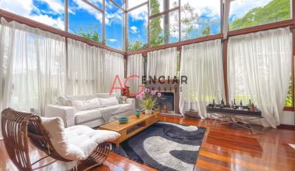 Casa EXCLUSIVA no LUXUOSO Condomínio Vale dos Eucaliptos .