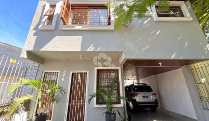 Casa Semi-Mobiliada com 4 Suítes - Oportunidade Imperdível!
