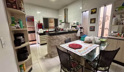 Casa para Venda em Caldas Novas, Parque Real, 3 dormitórios, 1 suíte, 2 banheiros, 4 vagas