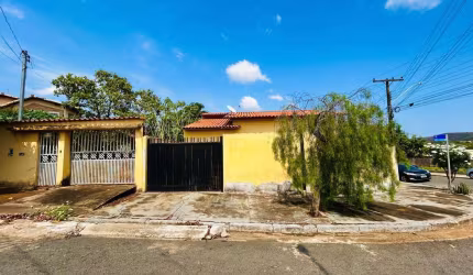 Casa para Venda em Caldas Novas, Bandeirantes, 3 dormitórios, 2 banheiros