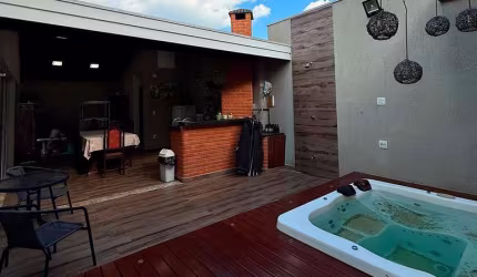 Casa à Venda em Morro Amarelo - 3 Dormitórios e 200m²