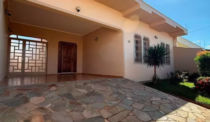 Casa em Capela, Mogi Guaçu: 3 Dormitórios, 240m² por R$700k