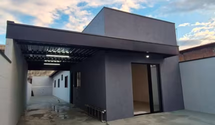 Casa à Venda em Jardim Guaçuano - 3 Dormitórios por R$320 mil
