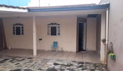 EXCENTE CASA COM 130 M2 COM 03 QUARTOS UBERABA CTBA 280.000