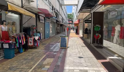 Loja Comercial para Aluguel no Bom Retiro, São Paulo - 72m² em Galeria
