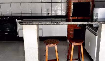 Linda Casa Térrea no Condomínio Vilas Boas com Energia Solas
