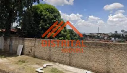 Lote à venda com 522m² em rua plana.