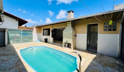 LINDA CASA COM PISCINA PARTE ALTA DE CORDEIROS COM 2 DORMITÓRIOS - Itajaí -SC