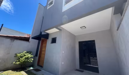 Sobrado a venda no Bairro Santa Regina