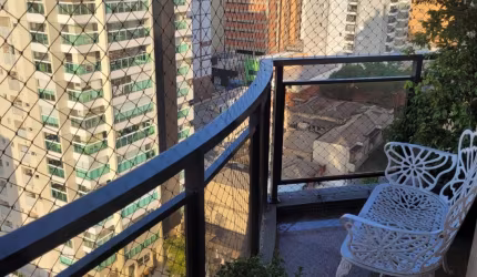 Apartamento no Bairro Santa Paula, SCS - 210 m² reformado,  4 dormitórios amplos, 3 suítes, 2 vagas,