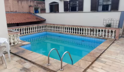 Casa térrea no bairro Mauá, São Caetano do Sul. 447 m², 3 dormitórios, 1 suíte, 4 vagas, piscina