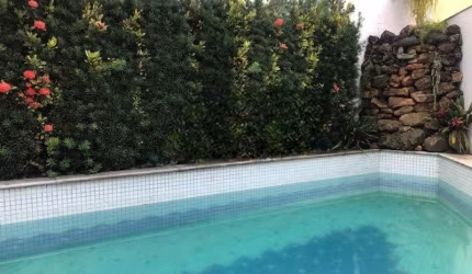Maravilhoso sobrado no Jardim São Caetano - 502 m² com 4 suítes, 5 vagas, piscina, churrasqueira