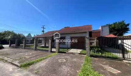 Casa com 3 quartos para alugar na Cuiaba, 238, Centro, Portão por R$ 3.000