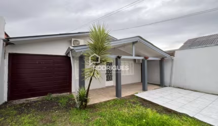 Casa com 2 quartos para alugar na Constantina M F Besson, 194, São Jorge, Portão por R$ 1.800