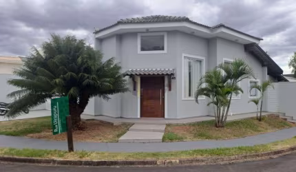 Casa em condomínio fechado com 3 quartos para alugar no Residencial Samambaia, São Carlos  por R$ 5.056