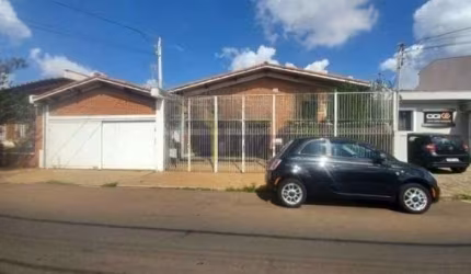Casa com 3 quartos à venda no Centro, São Carlos  por R$ 450.000