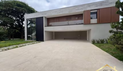 Casa em Condomínio à Venda no Alpha 2 - 917m² de Área Construída.