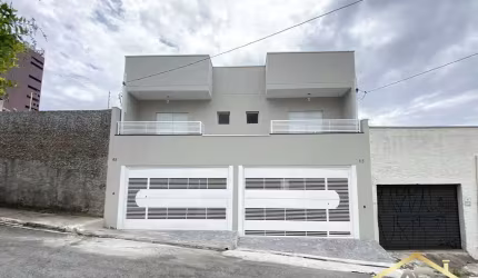 Sobrado à Venda no Bela Vista sendo 3 Dormitórios, 2 Vagas.