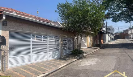 Casa Assobradada com 03 Dormitórios e 02 vagas em Osasco, Jd. das Flores.