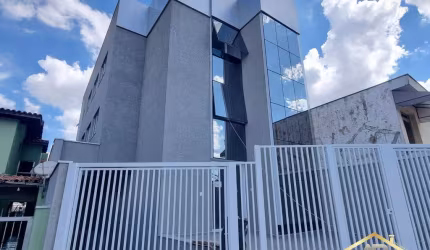 Prédio novo com elevador para locação comercial. 3 pavimentos.