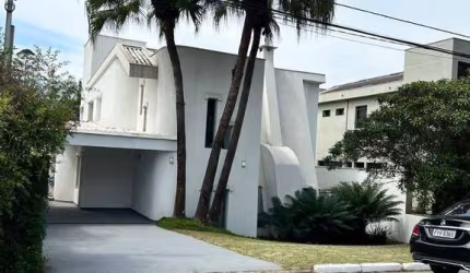Belíssima casa em Alphaville com 4 dormitórios - Resid. Alphaville 2