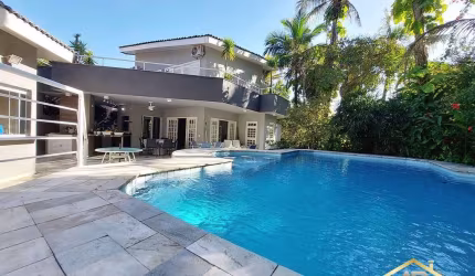 CASA À VENDA EM RIVIERA DE SÃO LOURENÇO - AC 361m² e AT 525m² - 4 SUÍTES.
