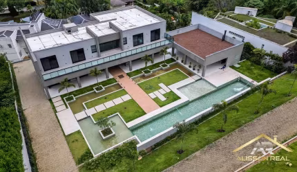 Deslumbrante casa no Tamboré!  Área 3.527m², com 4 Suítes.