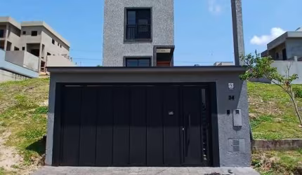 Oportunidade! Linda casa com piscina e 1 suíte, 126m² de construção.