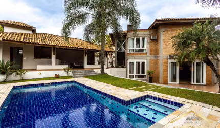 Casa Luxuosa para locação! 4 suítes, 7 banheiros, escrit. e home theater.