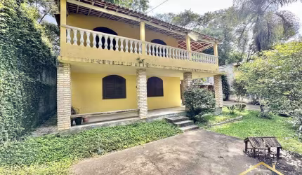 Cond Jd Colibri - Rústica, 3 dorms, quintal e muito jardim!