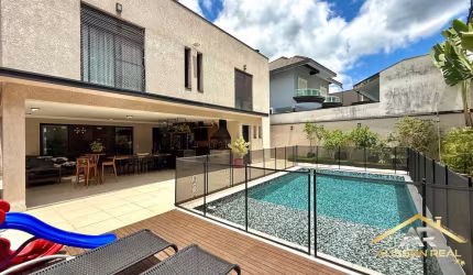 Belíssima casa Tamboré 10, 4 suítes, 534m², mobiliada e decorada!