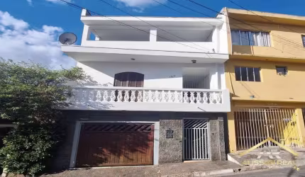 Sobrado à venda! 3 Dorms. 1 Suíte, e 252m² de área construída.