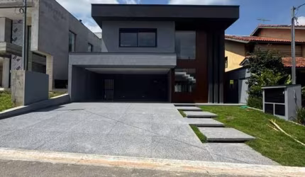 Belíssima Casa Nova, 4 Suítes, 350m² de construção no Alphaville-SP.