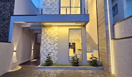Oportunidade! Casa Nova em condomínio, de 167m², toda modernizada.