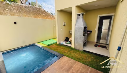 Lindo Sobrado á venda, com 3 Dorms, 1 Suíte e Piscina aquecida.