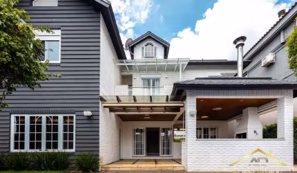 Casa em Cond. 4 Suítes, 2 Vagas, Tamboré 10 - Santana de Parnaíba.