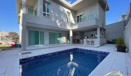 Casa com fino acabamento, 4 Sts, 4 Vagas, 481,20m² - Alphaville - SP.