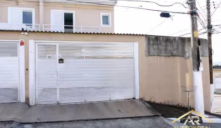 Sobrado sendo 2 Suítes, 3 Vagas no Jd Cipava em Osasco.