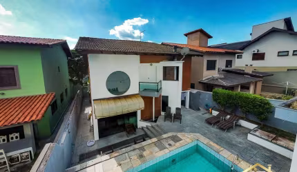 Linda Casa com 4 dorms, 2 Sts, 4 Vagas com 360m² - Alphaville - SP.