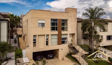 Linda Casa com 5 Suítes, 7 Banheiros, com 441m² em Alphaville - SP.