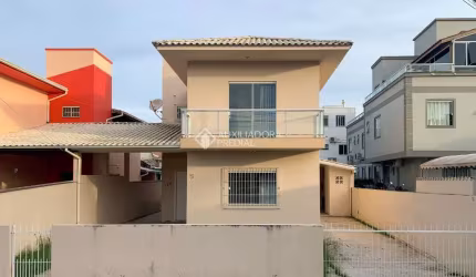 Casa com 3 quartos para alugar na Servidão Laureano Pereira dos Santos, 126, Ingleses do Rio Vermelho, Florianópolis, 280 m2 por R$ 4.600