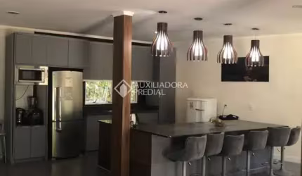 Casa com 4 quartos para alugar na Rua Benta Vieira, 130, Praia do Estaleiro, Balneário Camboriú, 400 m2 por R$ 8.000