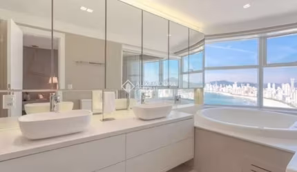 Apartamento com 3 quartos para alugar na Rua Julieta Lins, 721, Pioneiros, Balneário Camboriú, 183 m2 por R$ 35.000