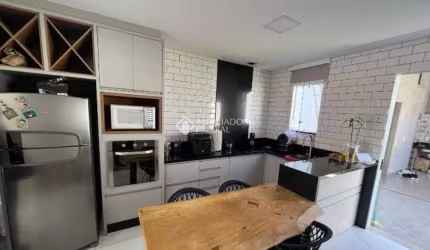 Casa com 3 quartos para alugar na Júlio Joaquim Fernandes, 77, Fazenda, Itajaí, 100 m2 por R$ 4.500