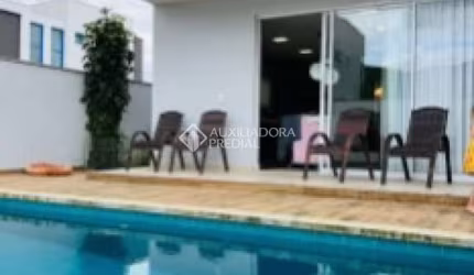 Casa em condomínio fechado com 3 quartos para alugar na Paulo Faquetti, 124, Areias, Camboriú, 250 m2 por R$ 18.000