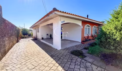 Casa Ampla, Bem Conservada e com Espaço de Lazer e Pomar