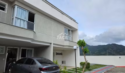 Casa de Condomínio em Serra Sede  -  Serra